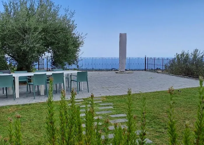 Sotto L'eremo Bed & Breakfast 3*
