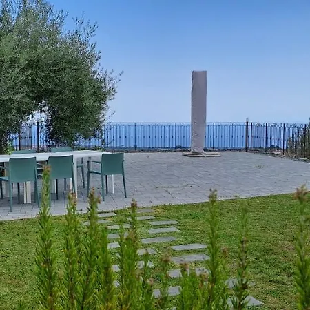 Sotto L'eremo Bed and Breakfast 3*