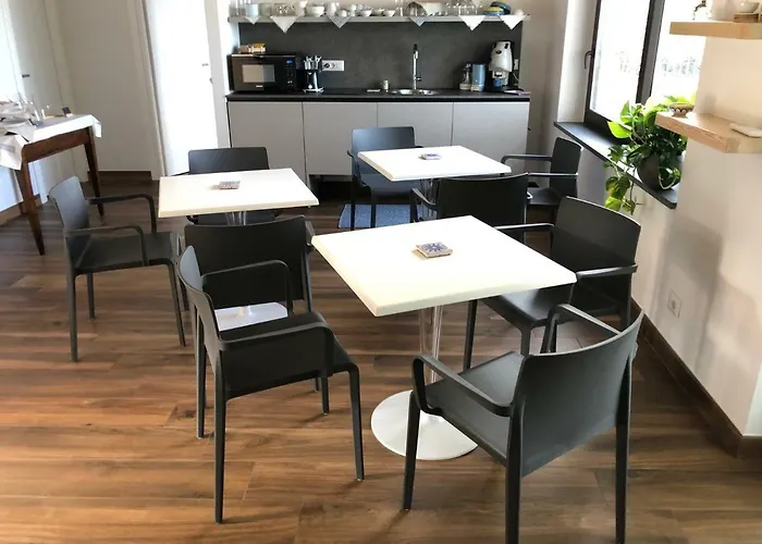 Sotto L'eremo Couette-café Aci Catena