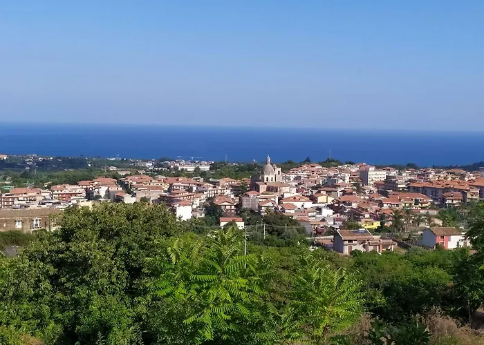 Couette-café Sotto L'eremo Aci Catena